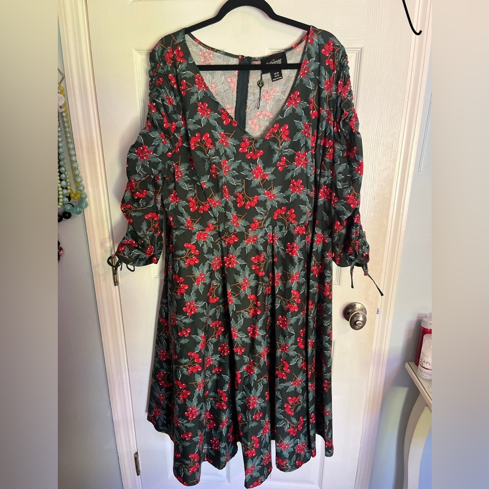 Collectif Holly Leaf Christmas Winter Retro Pinup Dress